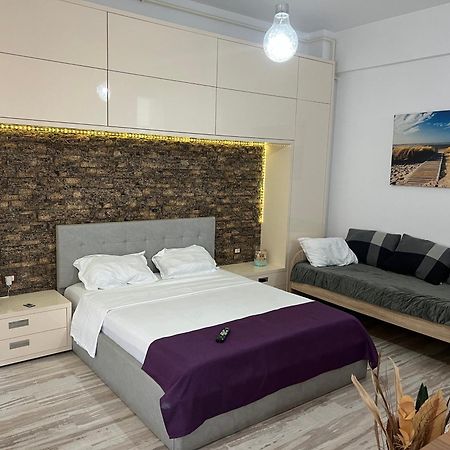 Lakeside Studio Mamaia Central Exterior photo