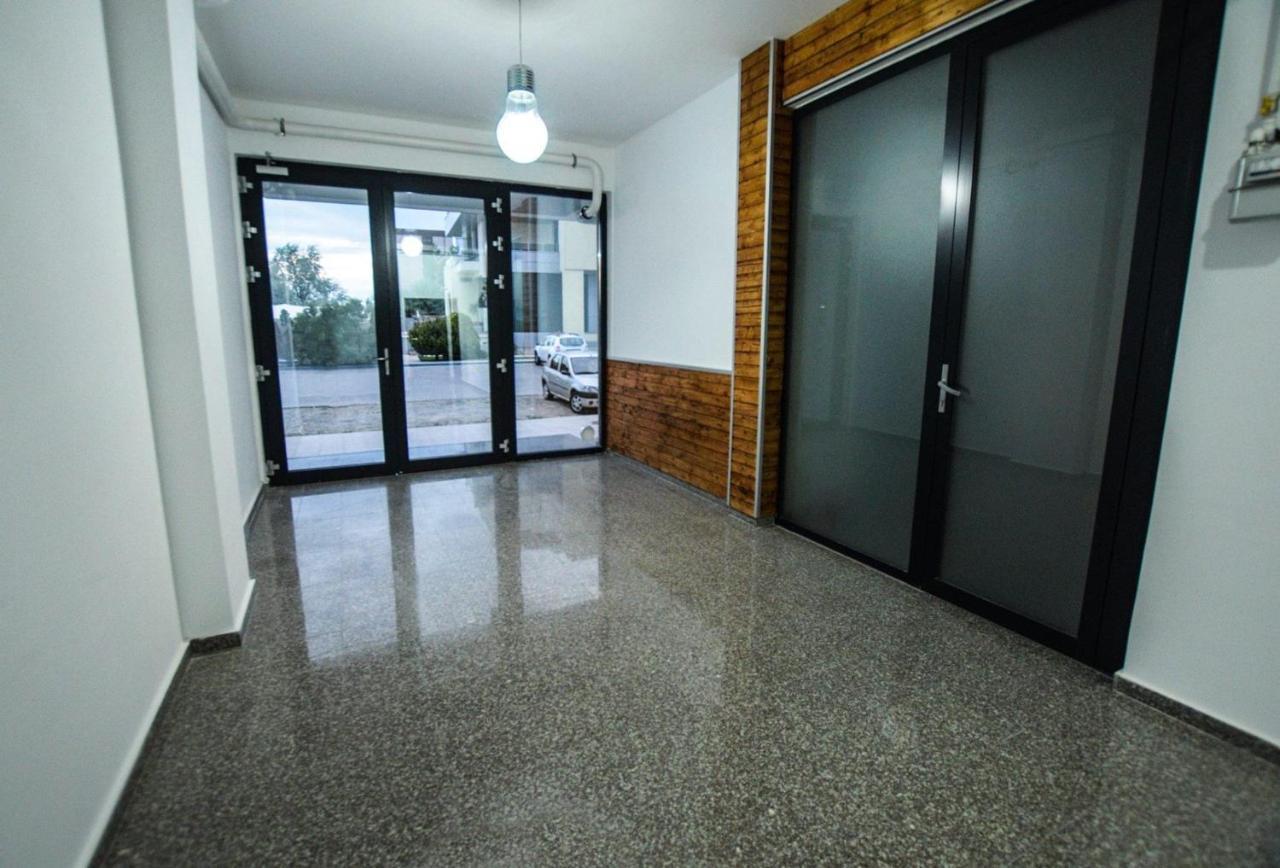 Lakeside Studio Mamaia Central Exterior photo
