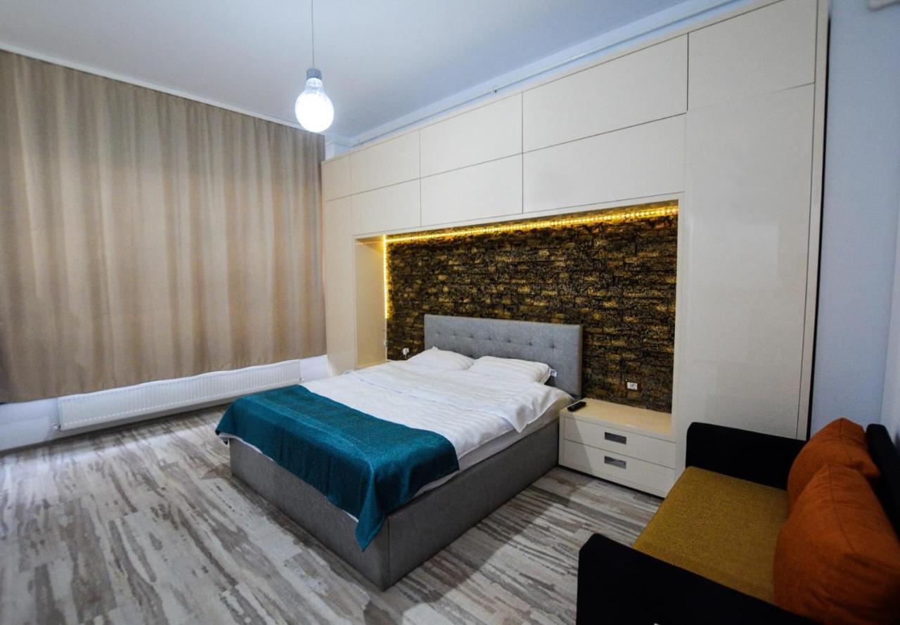 Lakeside Studio Mamaia Central Exterior photo