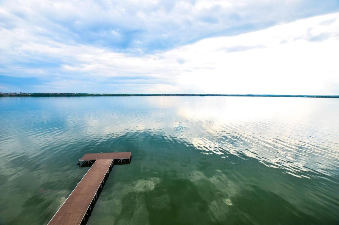 Lakeside Studio Mamaia Central Exterior photo