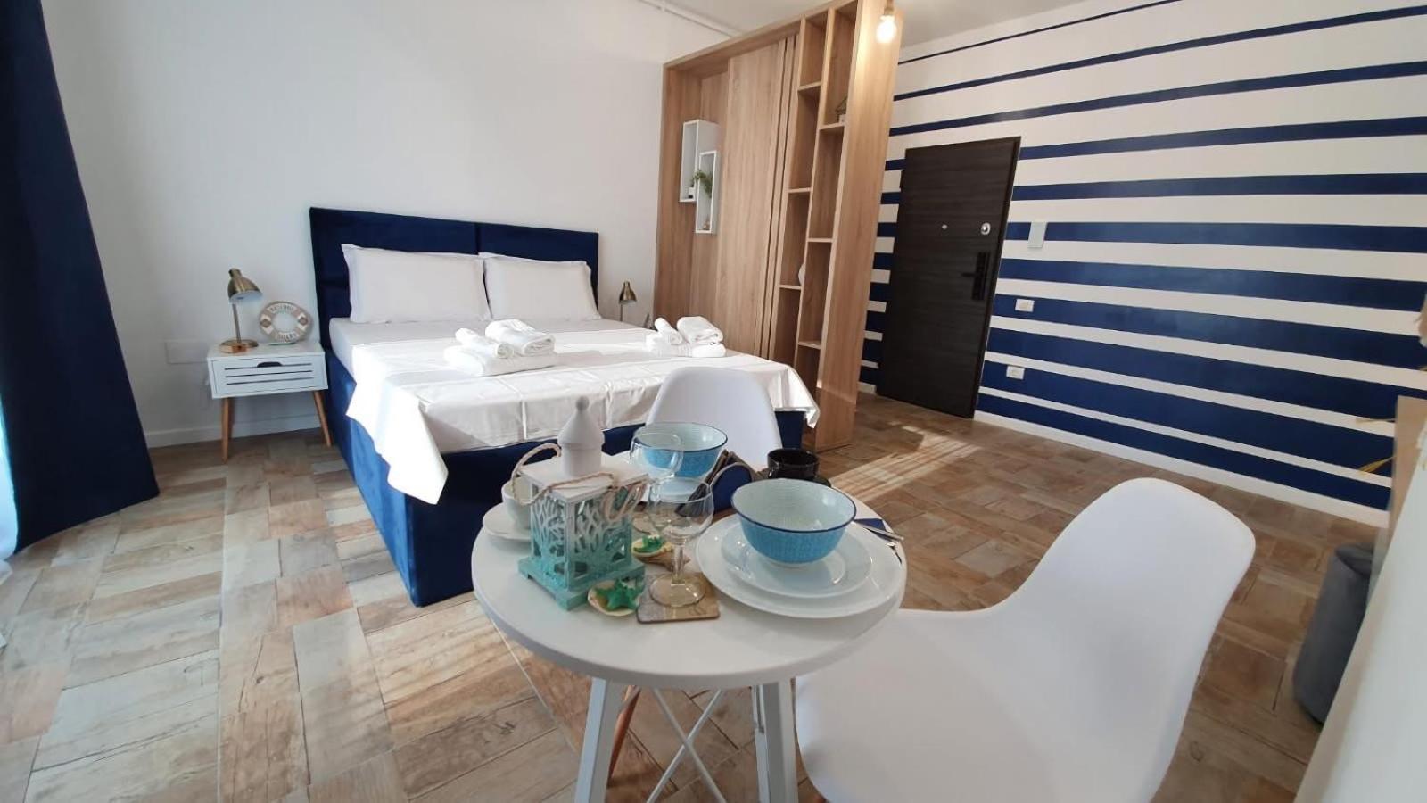 Lakeside Studio Mamaia Central Exterior photo
