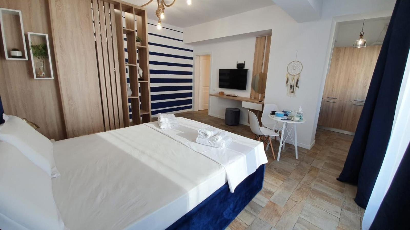 Lakeside Studio Mamaia Central Exterior photo